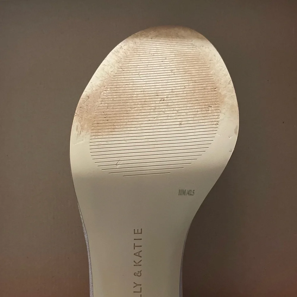 Kelly & Katie Lixie Gold Metallic Ankle Strap Heels – Size 11 – NIB